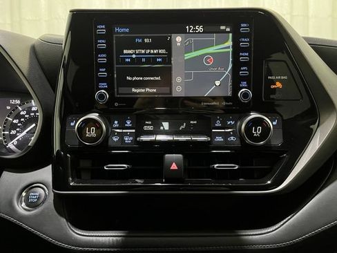 Used 2022 Toyota Highlander XLE AWD/4WD image 20