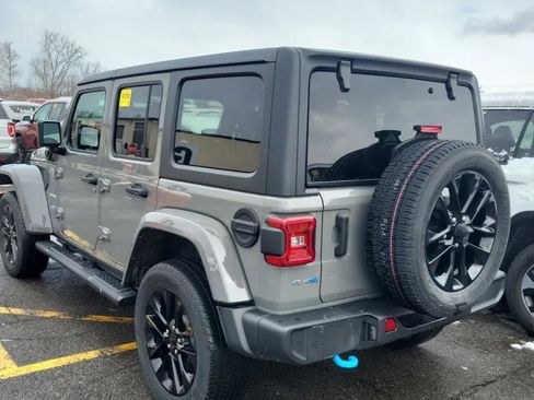 Used 2023 Jeep Wrangler Unlimited Sahara w/ Cold Weather Group AWD/4WD image 4
