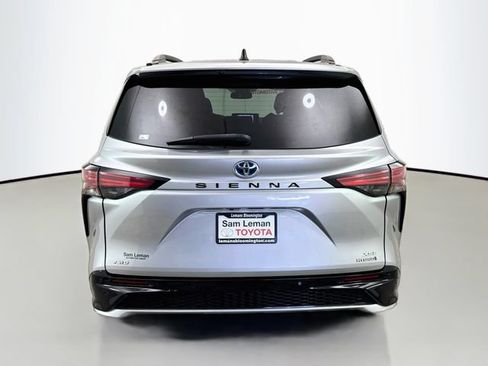 Used 2021 Toyota Sienna XSE w/ XSE Plus Package AWD/4WD image 6