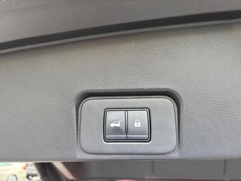 Certified 2025 Nissan Rogue SV image 25