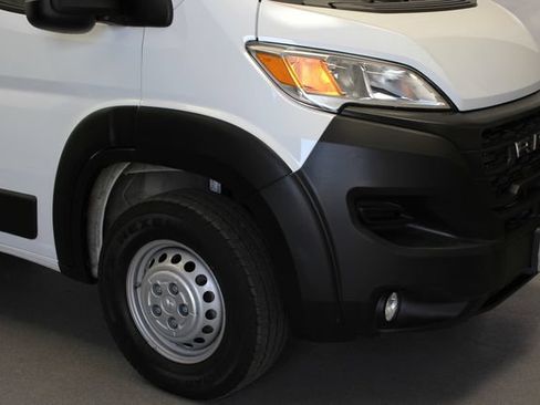 Used 2025 RAM ProMaster 2500 w/ Convenience Group FWD image 4