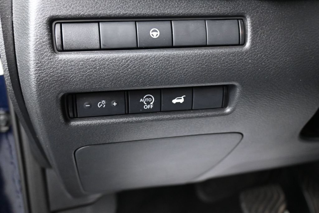 Used 2025 Nissan Rogue SV FWD image 19