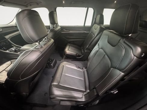 Used 2023 Jeep Grand Cherokee L Limited w/ Luxury Tech Group II AWD/4WD image 21