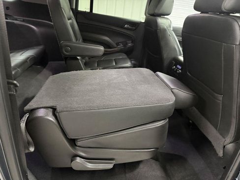 Used 2020 Chevrolet Suburban LT AWD/4WD image 44