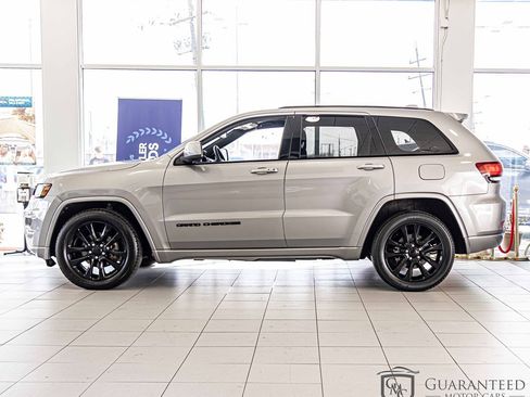 Used 2018 Jeep Grand Cherokee Altitude image 6