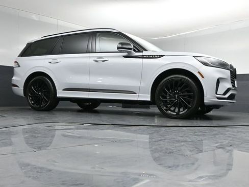 Certified 2025 Lincoln Aviator Reserve w/ Equipment Group 201A AWD/4WD image 35