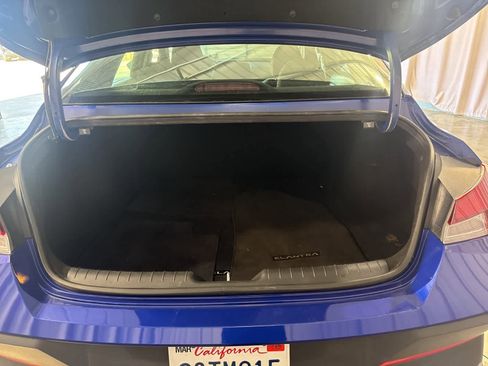 Used 2025 Hyundai Elantra SE image 12