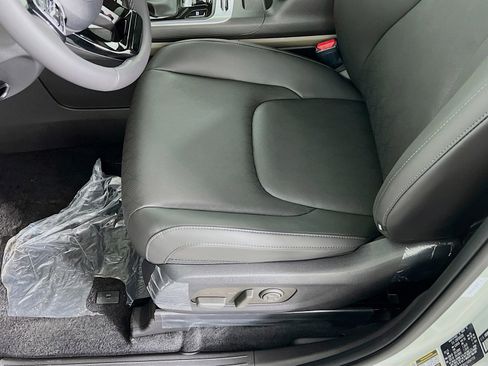 New 2025 Kia Carnival SX FWD image 4