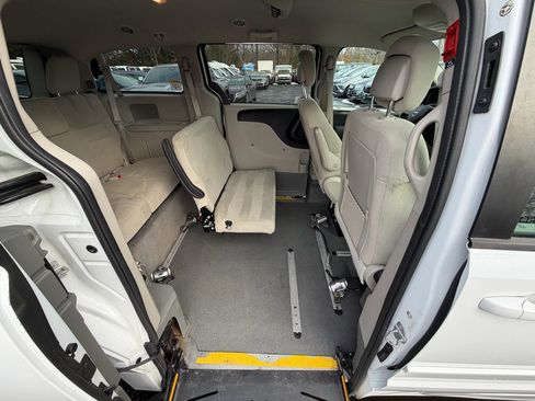 Used 2015 Dodge Grand Caravan SE w/ Quick Order Package 29E SE image 19