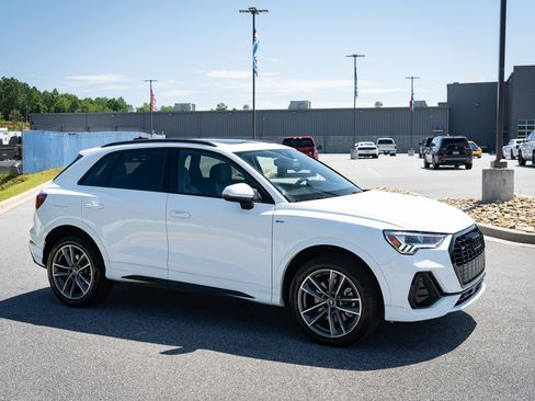 Used 2025 Audi Q3 2.0T Premium w/ Convenience Package AWD/4WD image 12