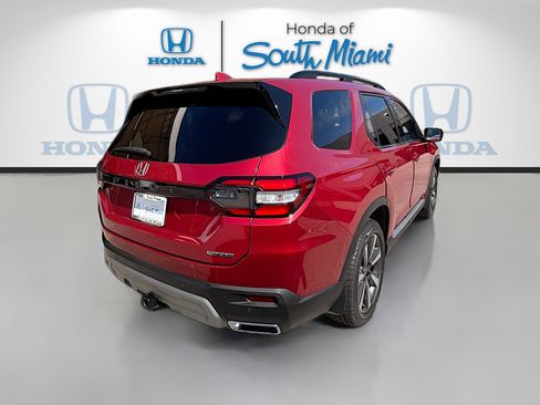 Certified 2024 Honda Pilot Touring image 7