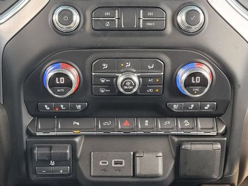 Used 2022 GMC Sierra 1500 SLT AWD/4WD image 18