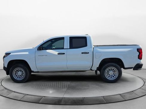 Used 2024 Chevrolet Colorado W/T RWD image 2