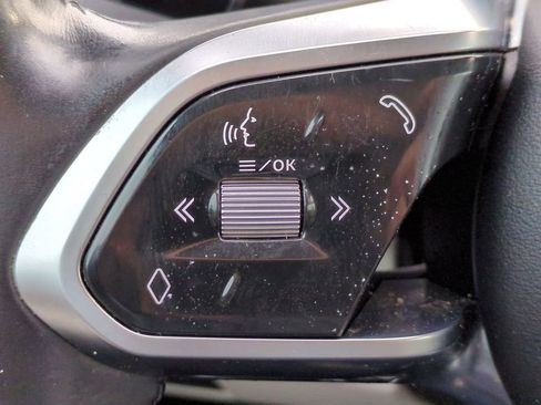 Used 2020 Jaguar XE S image 25