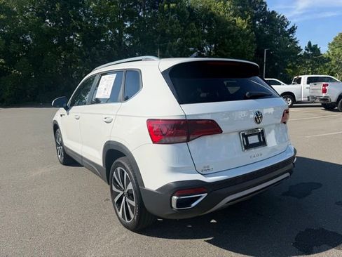 Certified 2023 Volkswagen Taos SE w/ Panoramic Sunroof Package FWD image 3