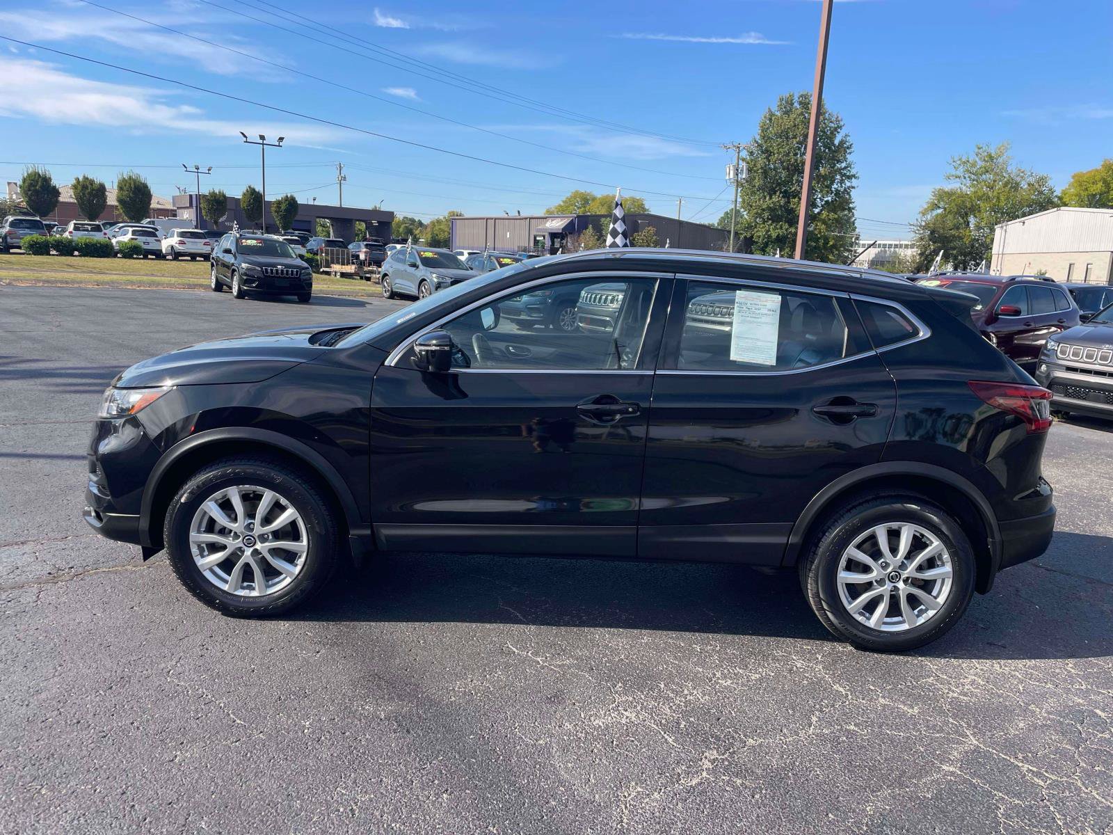 Used 2020 Nissan Rogue Sport SV w/ Technology Package FWD image 4