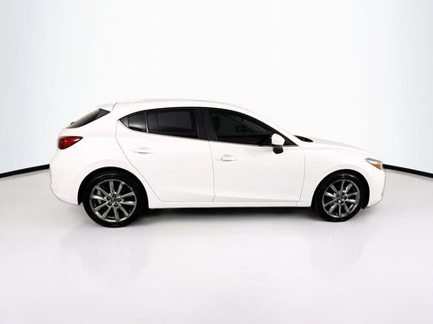 Used 2018 MAZDA MAZDA3 Touring image 4