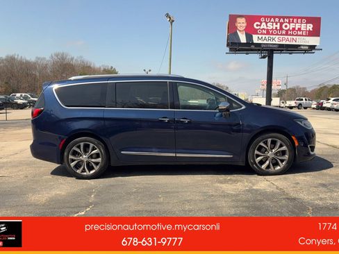 Used 2017 Chrysler Pacifica Limited image 7