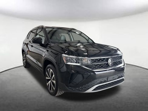 Used 2024 Volkswagen Taos SE image 7