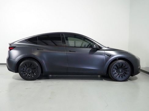 Used 2024 Tesla Model Y 2WD image 6