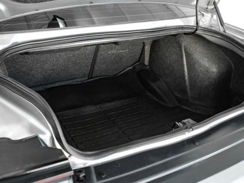 Used 2015 Dodge Challenger SXT image 43