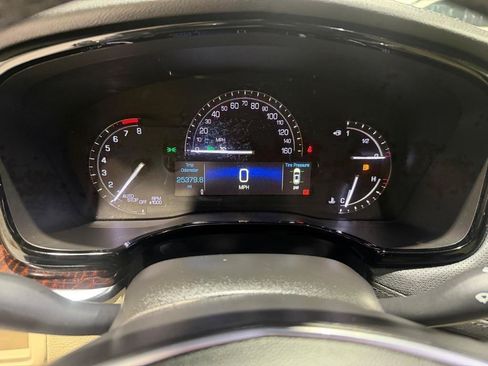 Used 2018 Cadillac XT5 Luxury w/ Driver Awareness Package FWD image 31