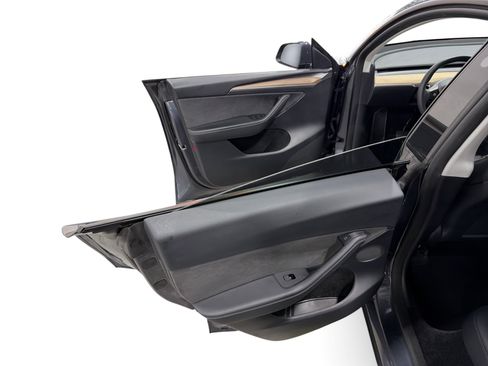 Certified 2023 Tesla Model Y Long Range AWD/4WD image 10