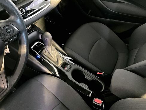 Used 2020 Toyota Corolla LE FWD image 17