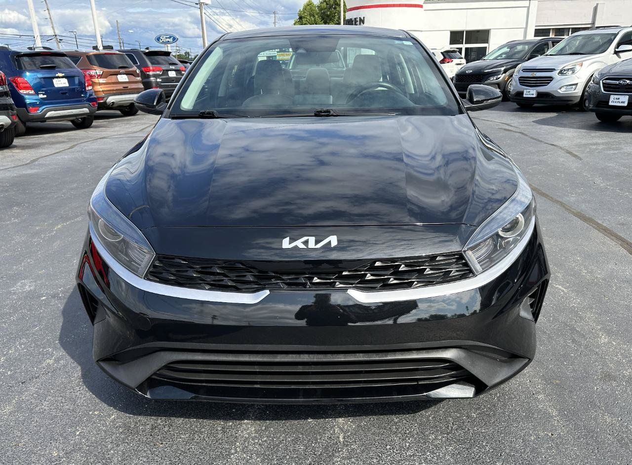 Used 2023 Kia Forte LXS w/ LXS Technology Package FWD image 6