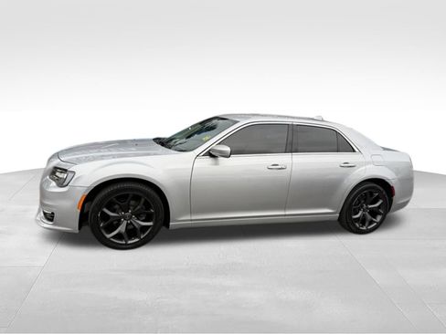 Used 2020 Chrysler 300 Touring L w/ Quick Order Package 2EF RWD image 2