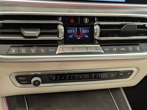 Certified 2022 BMW X5 sDrive40i w/ Luxury Seating Package image 27