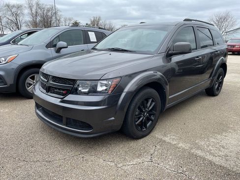 Used 2020 Dodge Journey SE w/ SE Popular Equipment Group FWD image 2