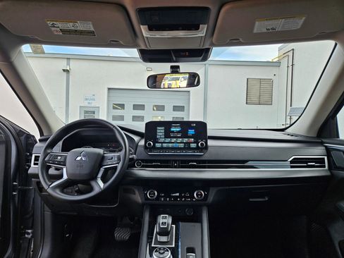 Used 2024 Mitsubishi Outlander SE image 26