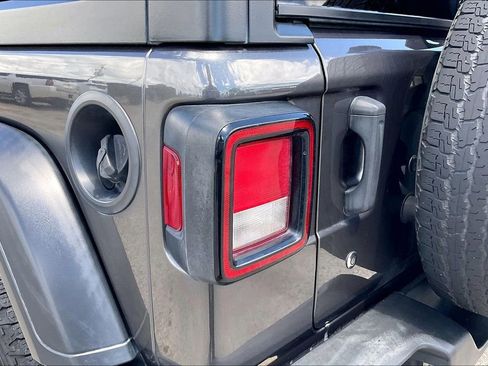 Used 2018 Jeep Wrangler Unlimited Sport S AWD/4WD image 20