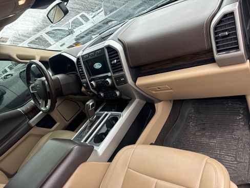 Used 2018 Ford F150 Lariat w/ Equipment Group 502A Luxury image 10