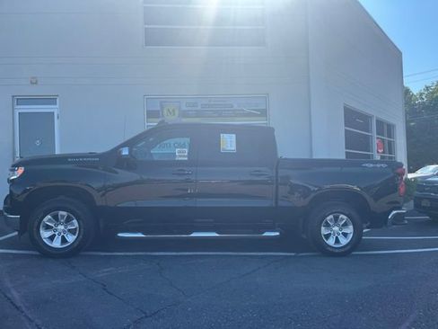 Used 2022 Chevrolet Silverado 1500 LT AWD/4WD image 2