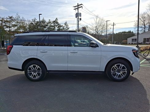 Certified 2025 Ford Expedition Active AWD/4WD image 4