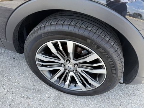 Used 2019 Ford Explorer Platinum image 26