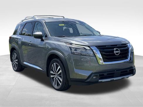 Certified 2024 Nissan Pathfinder Platinum AWD/4WD image 3