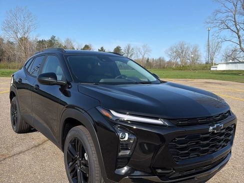 New 2026 Chevrolet Trax ACTIV FWD image 2