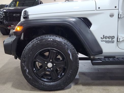 Used 2021 Jeep Wrangler Unlimited Sport AWD/4WD image 5