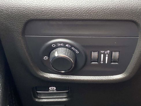 Used 2023 Jeep Grand Cherokee Laredo image 29