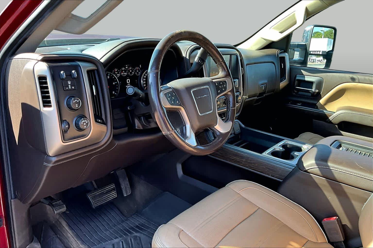 Used 2018 GMC Sierra 2500 Denali w/ Duramax Plus Package AWD/4WD image 15