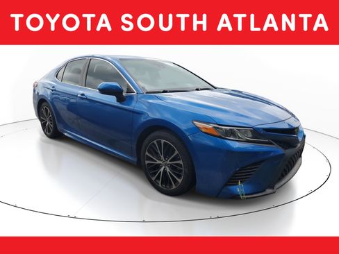 Used 2019 Toyota Camry SE FWD image 1