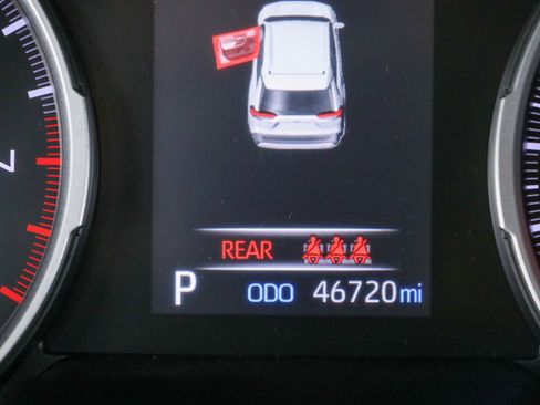 Used 2022 Toyota RAV4 XLE FWD image 16