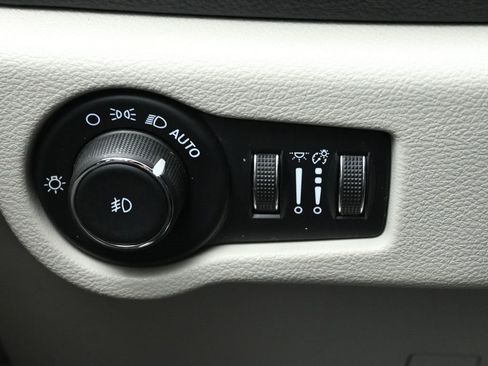 Certified 2024 Chrysler Pacifica Select image 19