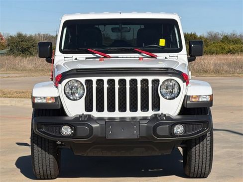 Used 2022 Jeep Wrangler Unlimited Sahara image 2