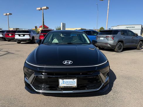 Used 2024 Hyundai Sonata SEL FWD image 2