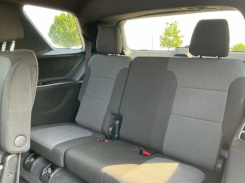 Used 2023 Chevrolet Traverse LT FWD image 34