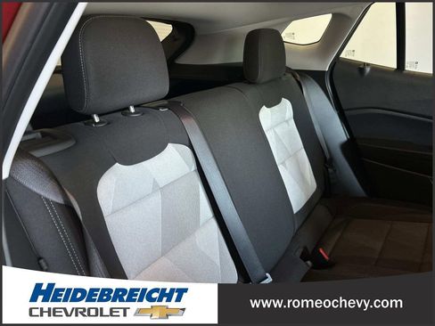 Used 2025 Chevrolet Trax LS w/ LS Convenience Package FWD image 32